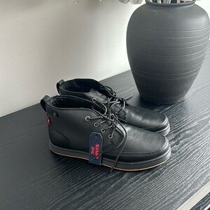 Levi’s Black ankle lace up shoes